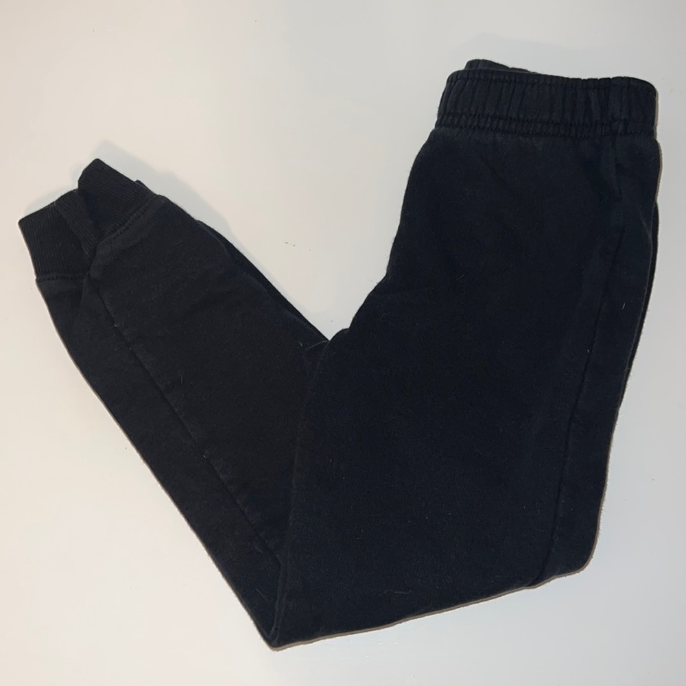 Cat & Jack black sweats, elastic waist no drawstring. Pet friendly, nonsmoking.